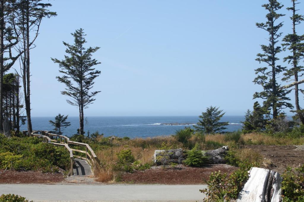 Cygnet Cove Suites Ucluelet Extérieur photo